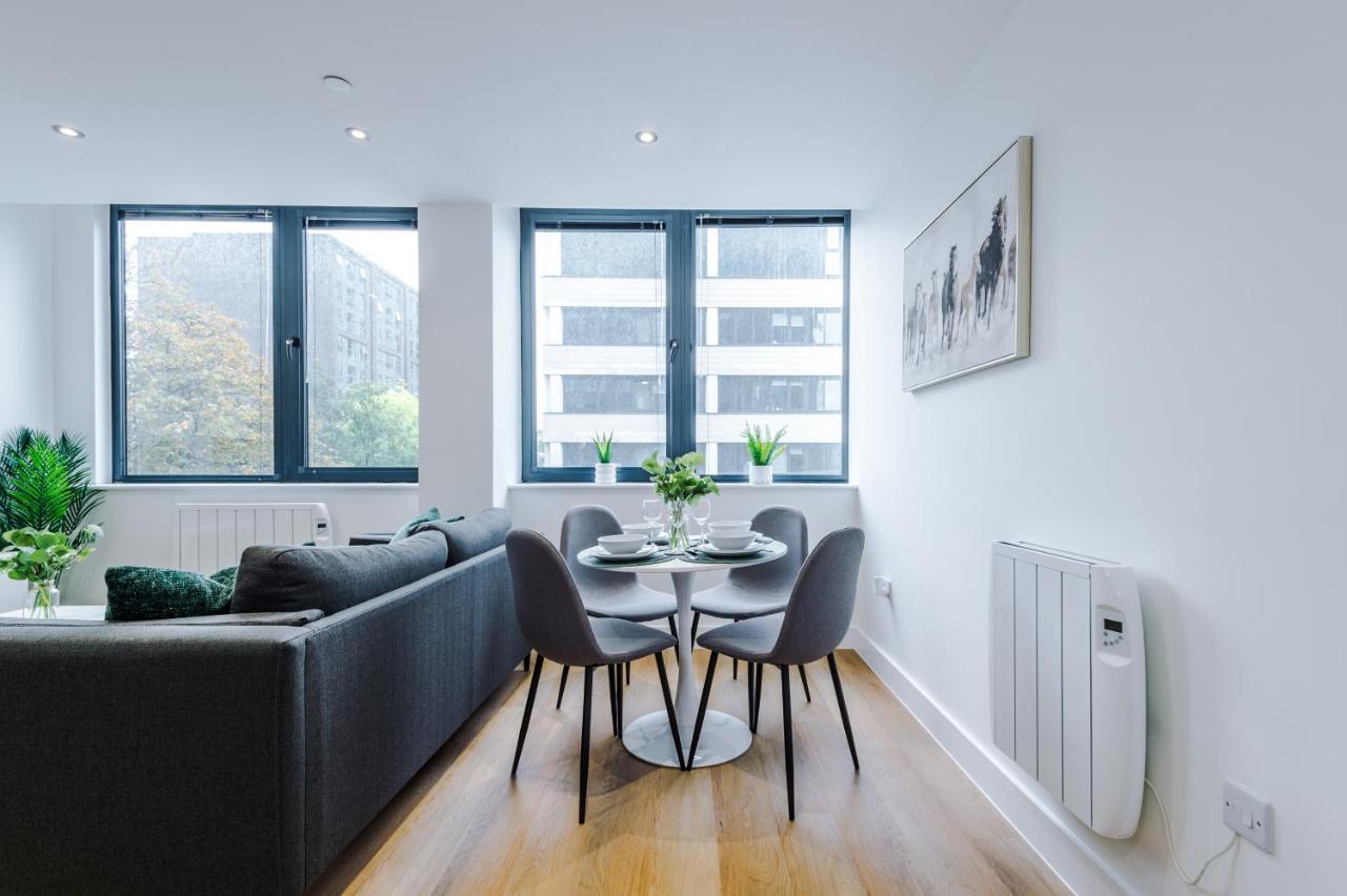 New! Stylish 2-Bed Apartment In Manchester By 53 Degrees Property - Amazing Location, Ideal For Small Groups - Sleeps 4! 외부 사진